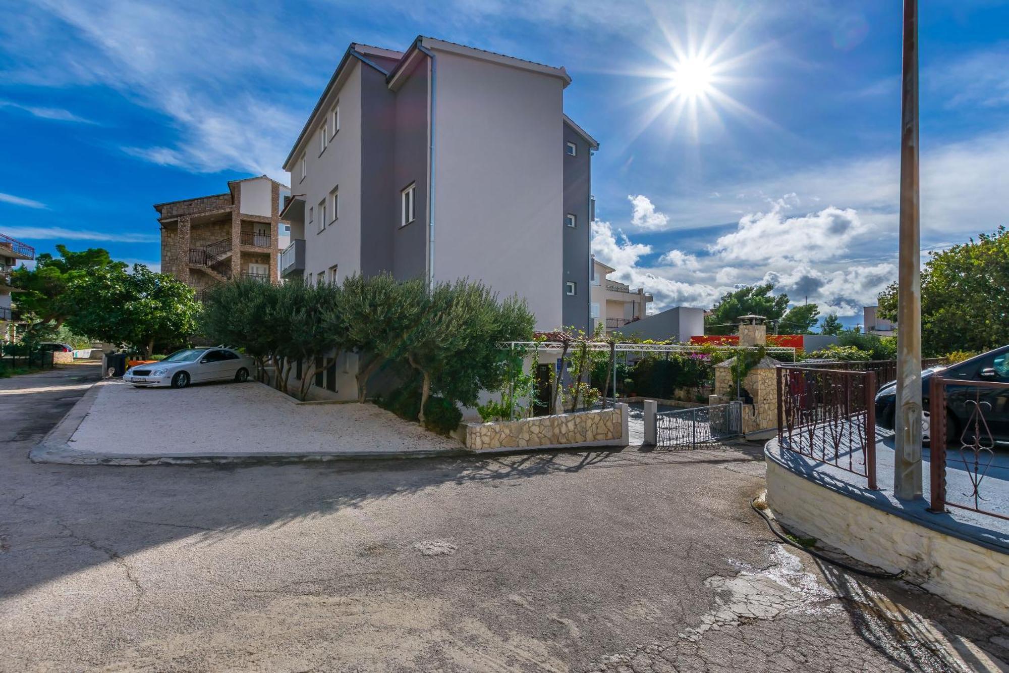Anica Omis