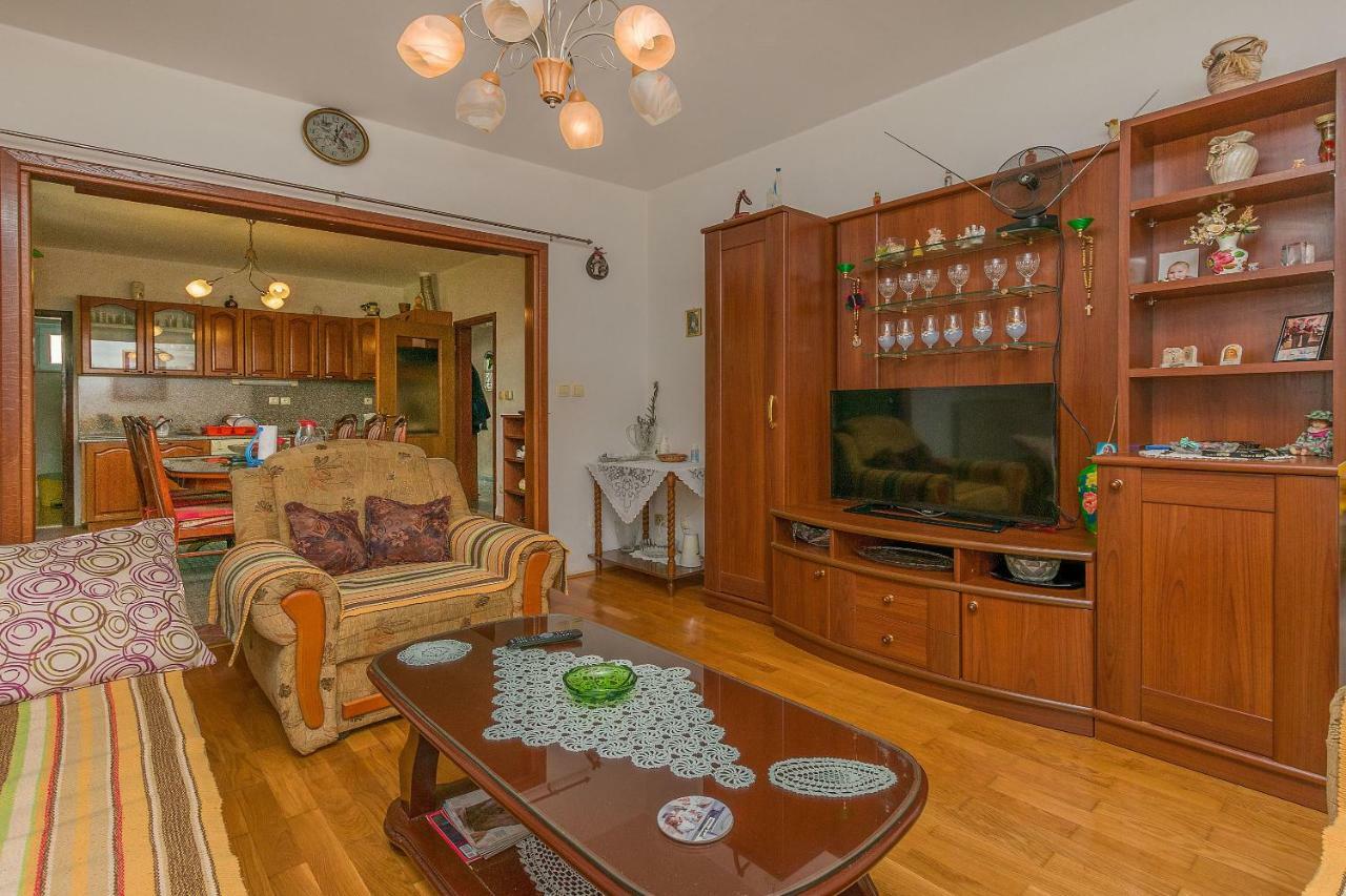 Anica Apartment *